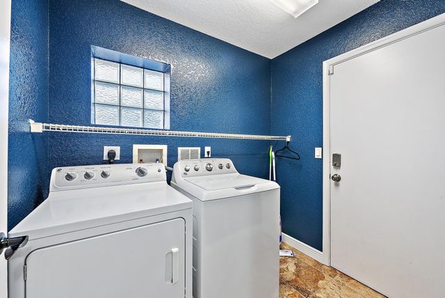 6188 Willoughby Cir, Lake Worth, FL 33463