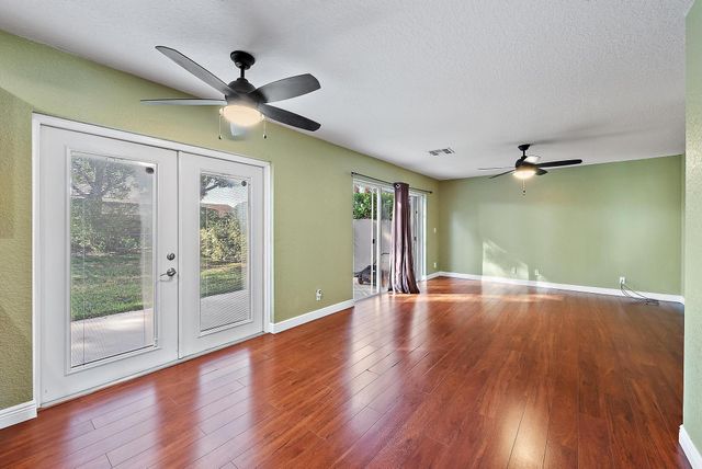 6188 Willoughby Cir, Lake Worth, FL 33463