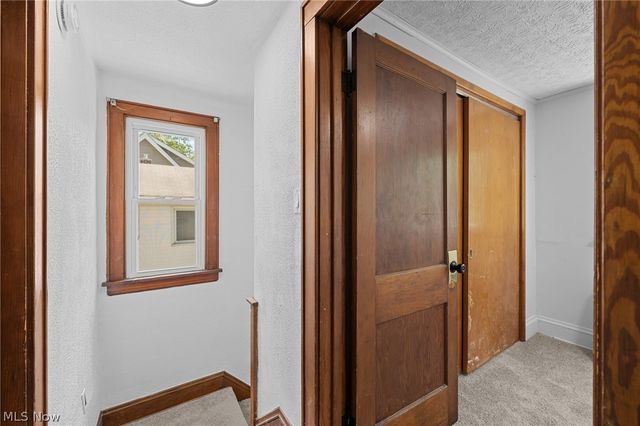 39 E Catawba Avenue, Akron, OH 44301