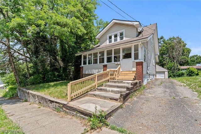 39 E Catawba Avenue, Akron, OH 44301