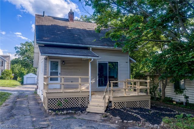 39 E Catawba Avenue, Akron, OH 44301