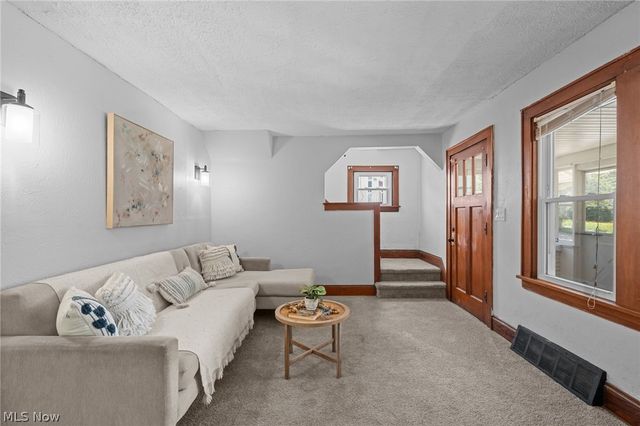 39 E Catawba Avenue, Akron, OH 44301