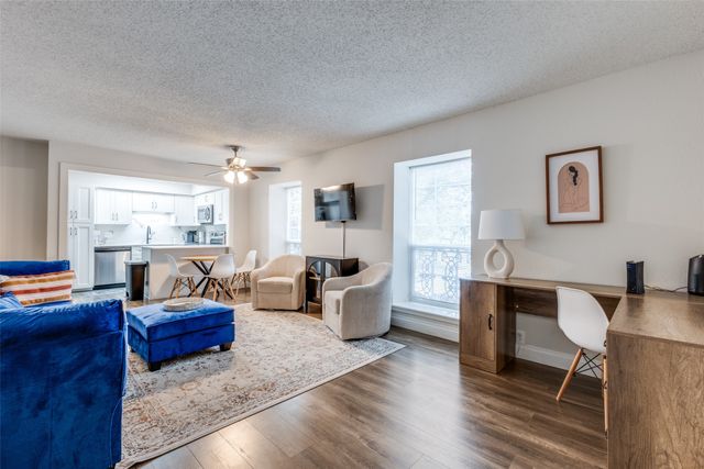 5214 Fleetwood Oaks Avenue 206, Dallas, TX 75235