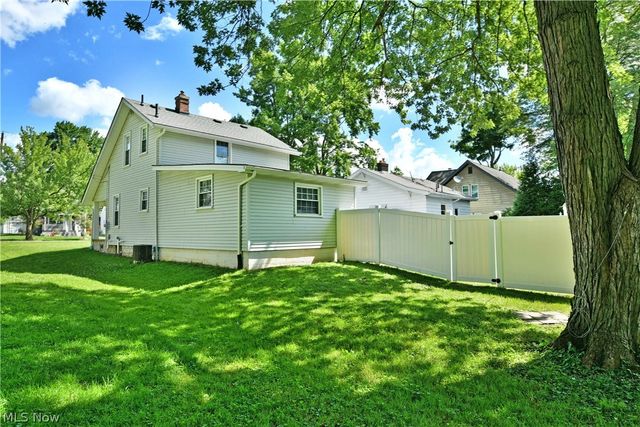 23 Massachusetts Avenue, Poland, OH 44514