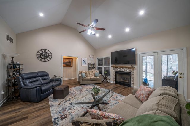 315 DEERFIELD CV, Somerville, TN 38068