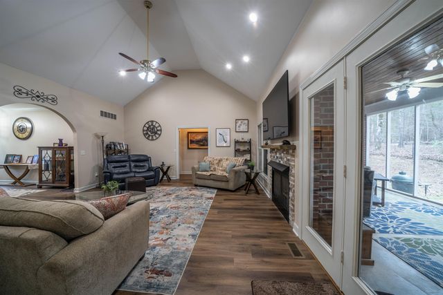 315 DEERFIELD CV, Somerville, TN 38068