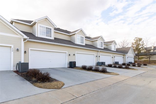 9235 Greenspire Drive 11, West Des Moines, IA 50266