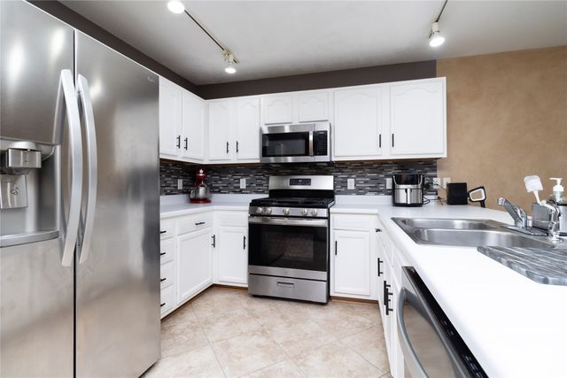 9235 Greenspire Drive 11, West Des Moines, IA 50266