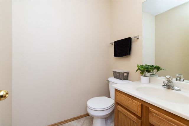 9235 Greenspire Drive 11, West Des Moines, IA 50266