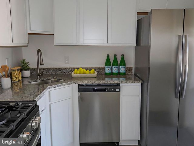 27 APACHE CT, Absecon, NJ 08205