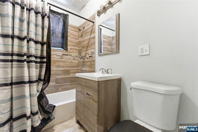 34 Leo Place, Newark, NJ 07108