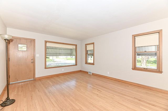 2700 S Fulton STREET, Milwaukee, WI 53207