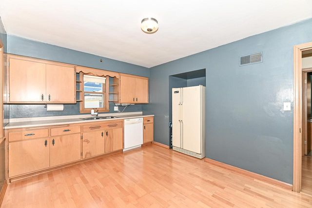 2700 S Fulton STREET, Milwaukee, WI 53207