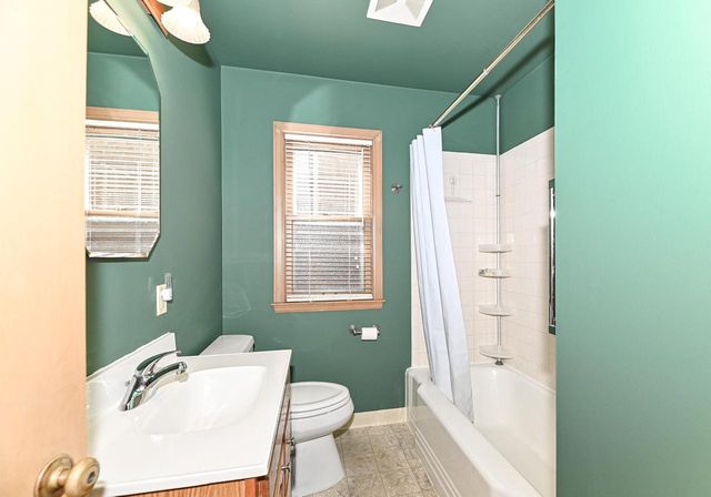2700 S Fulton STREET, Milwaukee, WI 53207