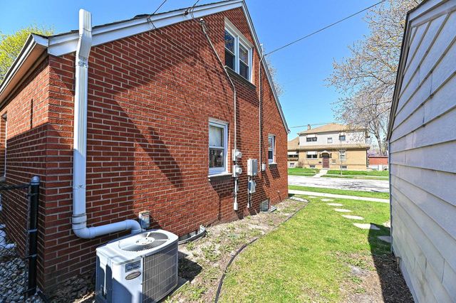 2700 S Fulton STREET, Milwaukee, WI 53207