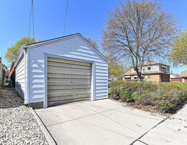 2700 S Fulton STREET, Milwaukee, WI 53207