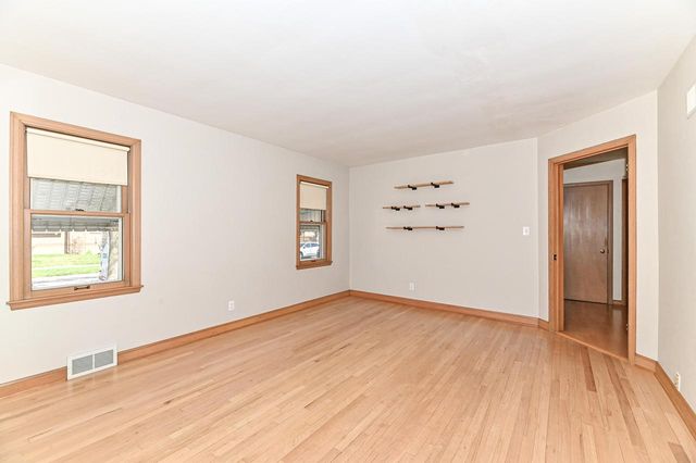 2700 S Fulton STREET, Milwaukee, WI 53207