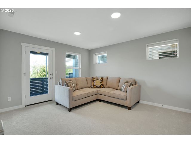 16473 Nw liberty St, Portland, OR 97229