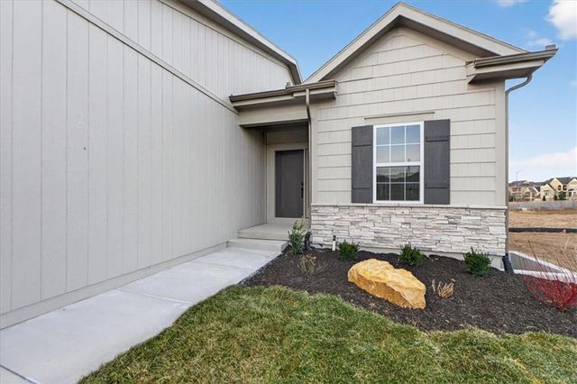 24966 W 94th Place, Lenexa, KS 66227