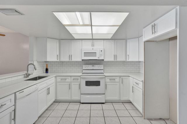 7010-7012 NW 78th Avenue, Tamarac, FL 33321