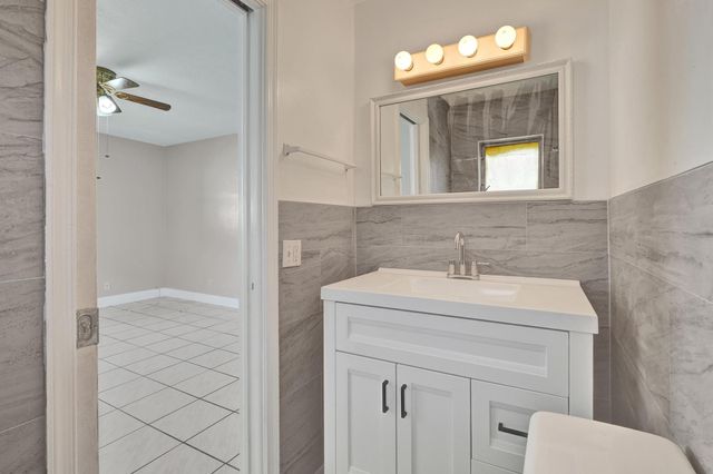 7010-7012 NW 78th Avenue, Tamarac, FL 33321