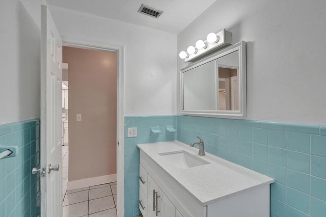 7010-7012 NW 78th Avenue, Tamarac, FL 33321