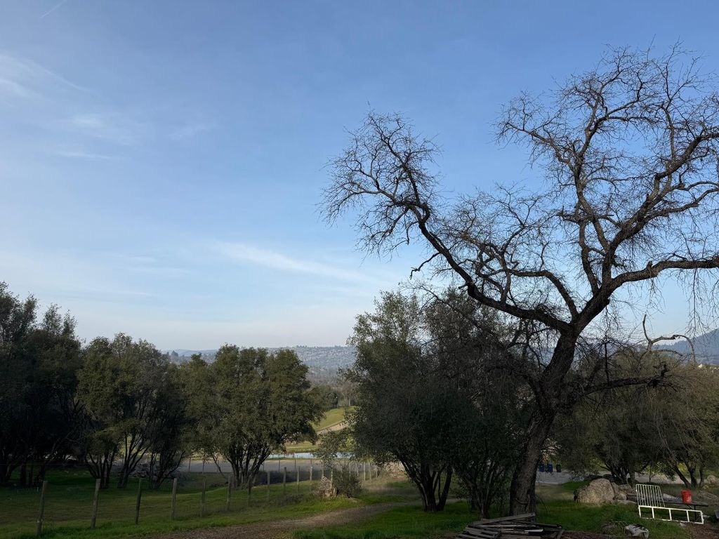 Image 1 of property listing at 2 Happy Hollow Road, Coarsegold, CA 93614