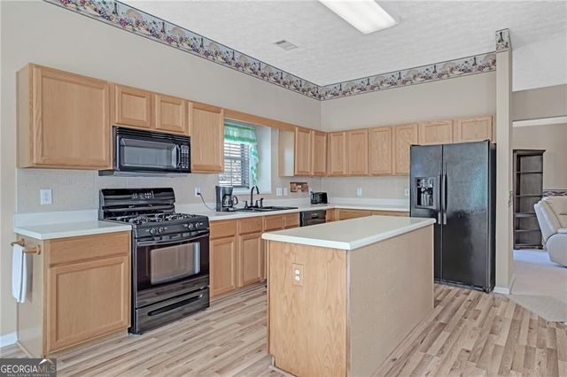 19 Meadow Crest Court, Powder Springs, GA 30127