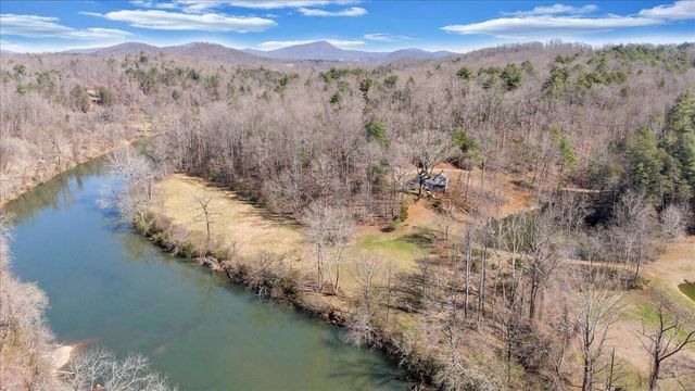 1497 Winding Timber LN, Vinton, VA 24179