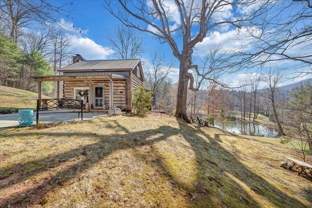 1497 Winding Timber LN, Vinton, VA 24179