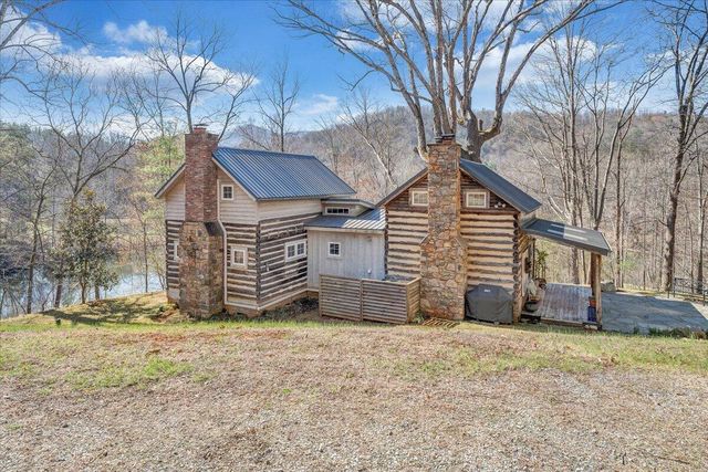1497 Winding Timber LN, Vinton, VA 24179