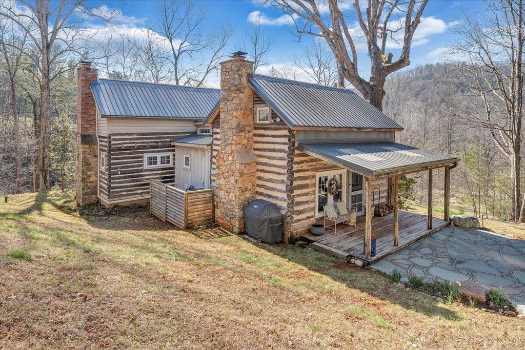 1497 Winding Timber LN, Vinton, VA 24179