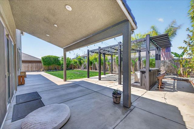 338 Boulder Drive S, Madera, CA 93636