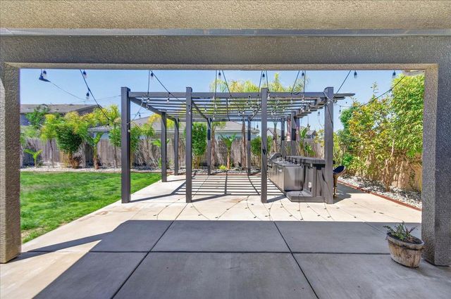 338 Boulder Drive S, Madera, CA 93636