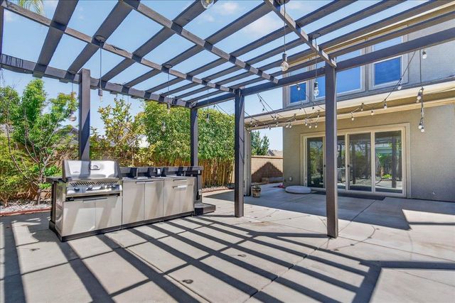 338 Boulder Drive S, Madera, CA 93636