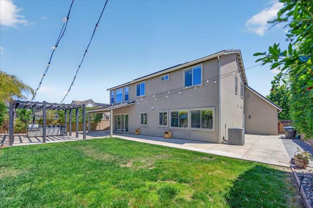 338 Boulder Drive S, Madera, CA 93636