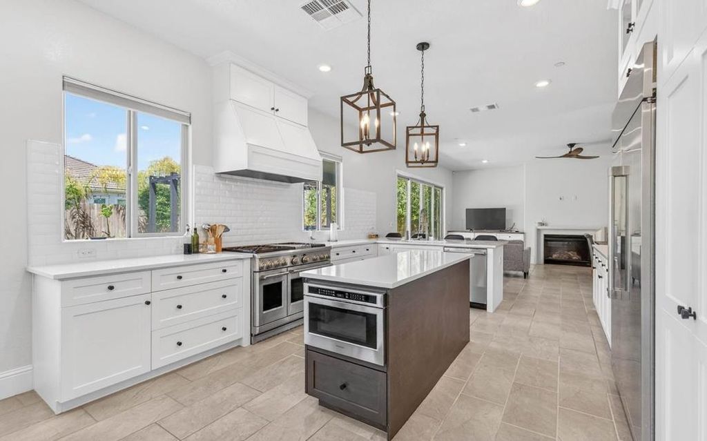 Image 18 of property listing at 338 Boulder Drive S, Madera, CA 93636