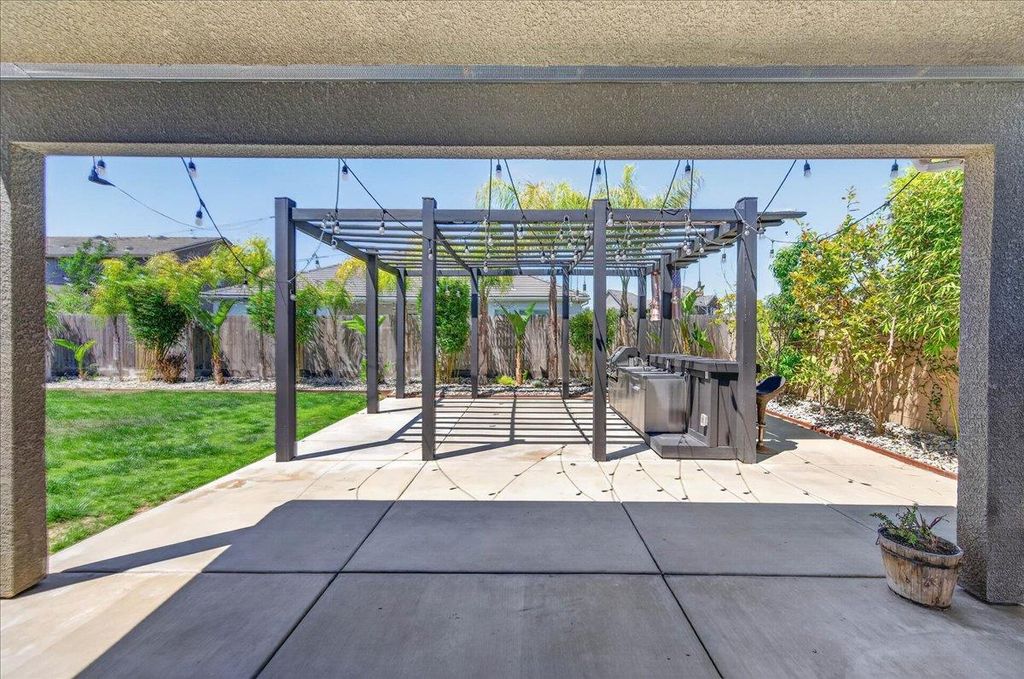 Image 50 of property listing at 338 Boulder Drive S, Madera, CA 93636