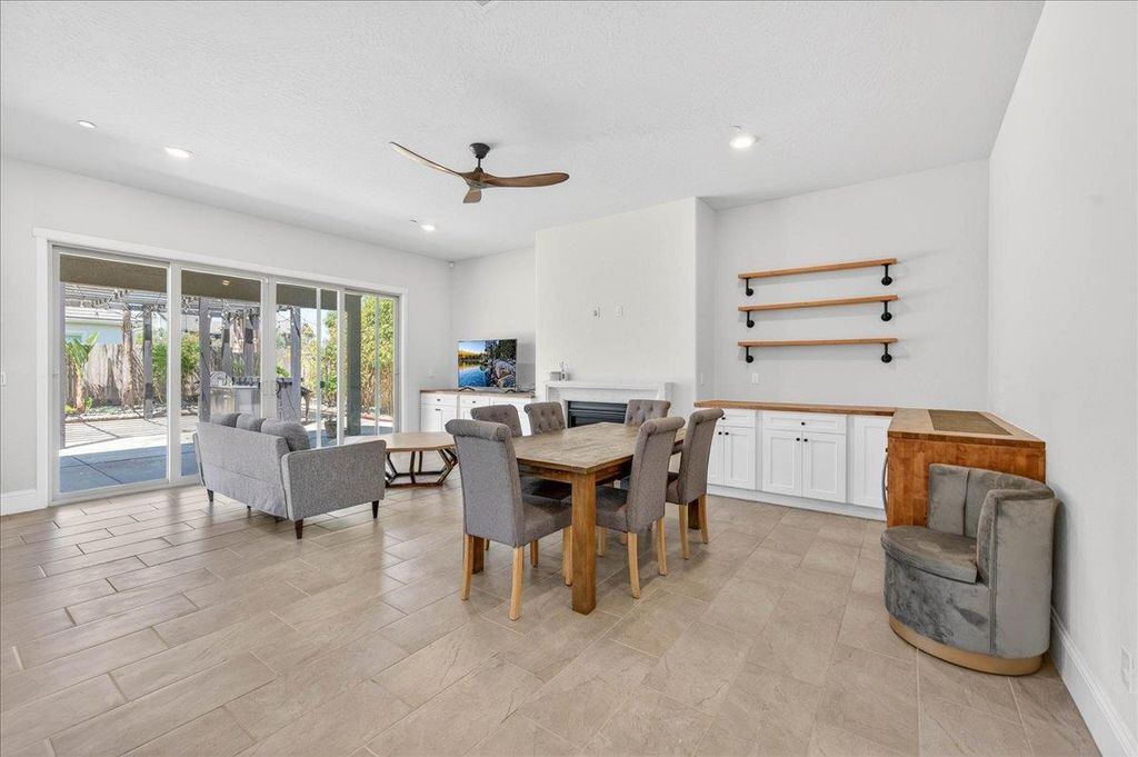 Image 7 of property listing at 338 Boulder Drive S, Madera, CA 93636