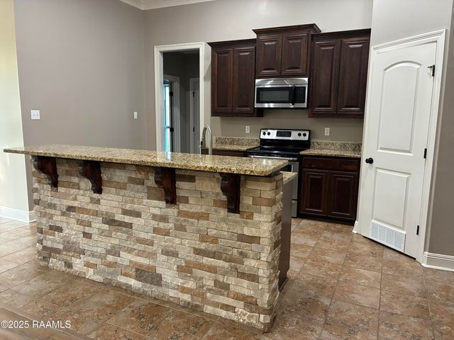 213 Woodhaven Road, Youngsville, LA 70592