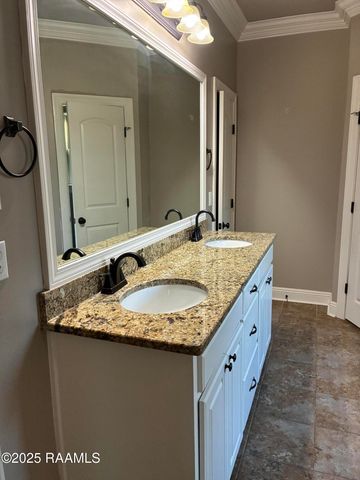 213 Woodhaven Road, Youngsville, LA 70592