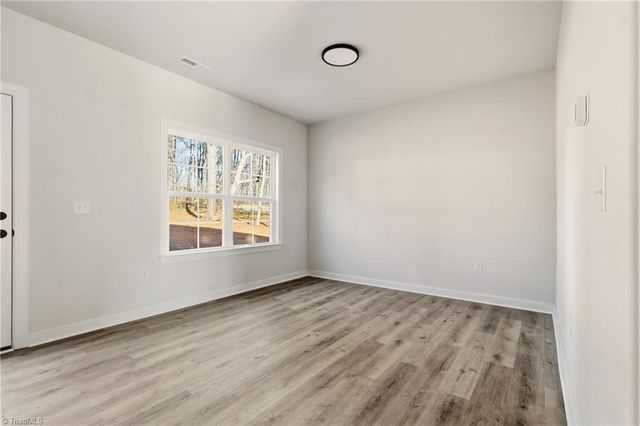 1679 Old Hollow Road, Winston-salem, NC 27105