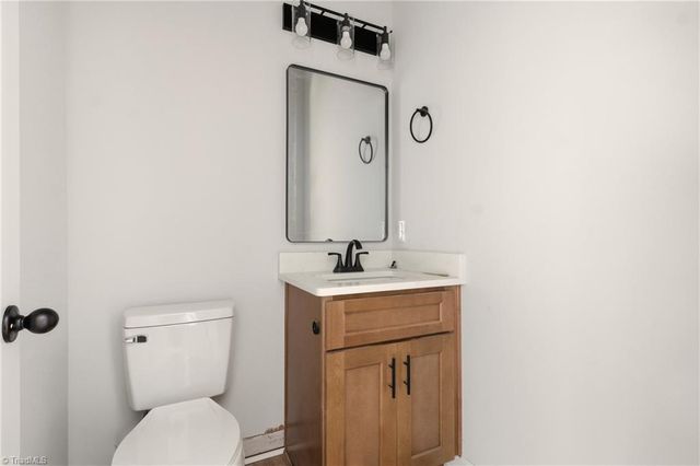 1679 Old Hollow Road, Winston-salem, NC 27105