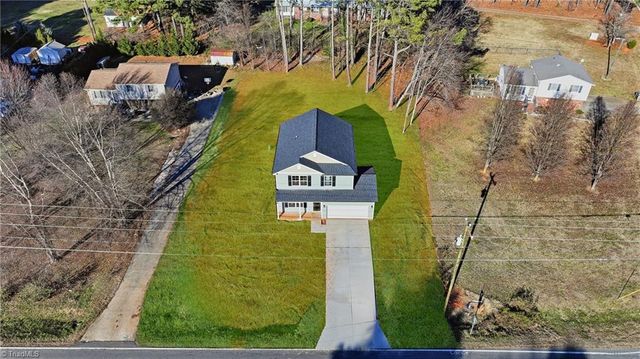 1679 Old Hollow Road, Winston-salem, NC 27105