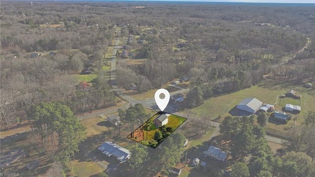 1679 Old Hollow Road, Winston-salem, NC 27105