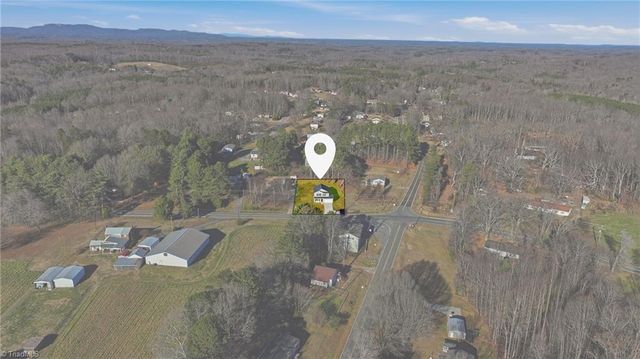 1679 Old Hollow Road, Winston-salem, NC 27105
