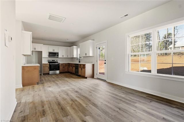 1679 Old Hollow Road, Winston-salem, NC 27105