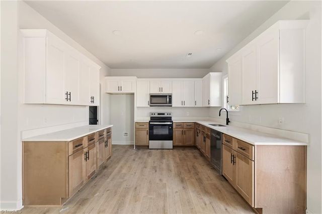 1679 Old Hollow Road, Winston-salem, NC 27105