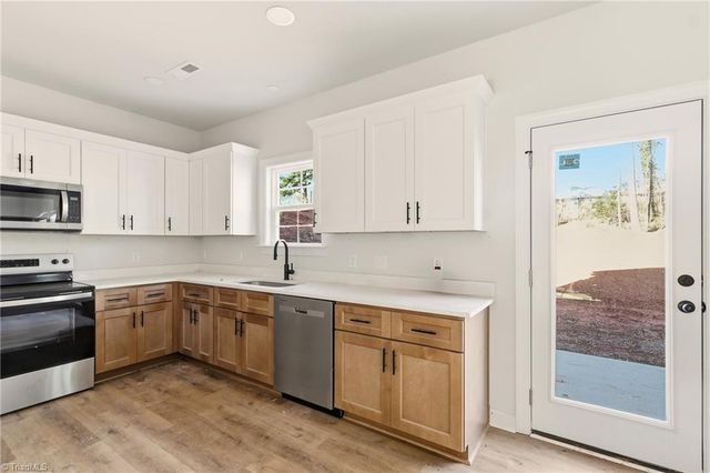 1679 Old Hollow Road, Winston-salem, NC 27105