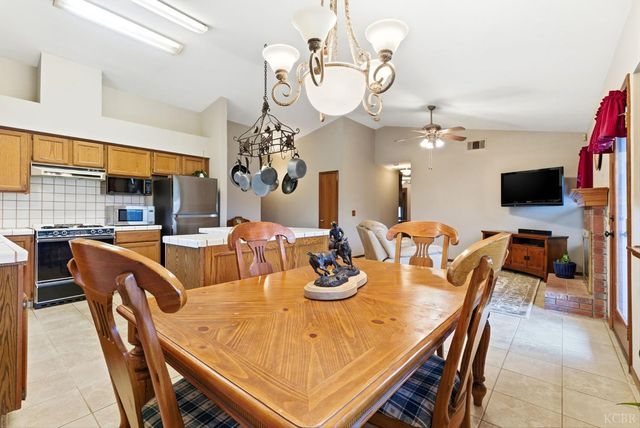 968 Lakewood Drive, Hanford, CA 93230